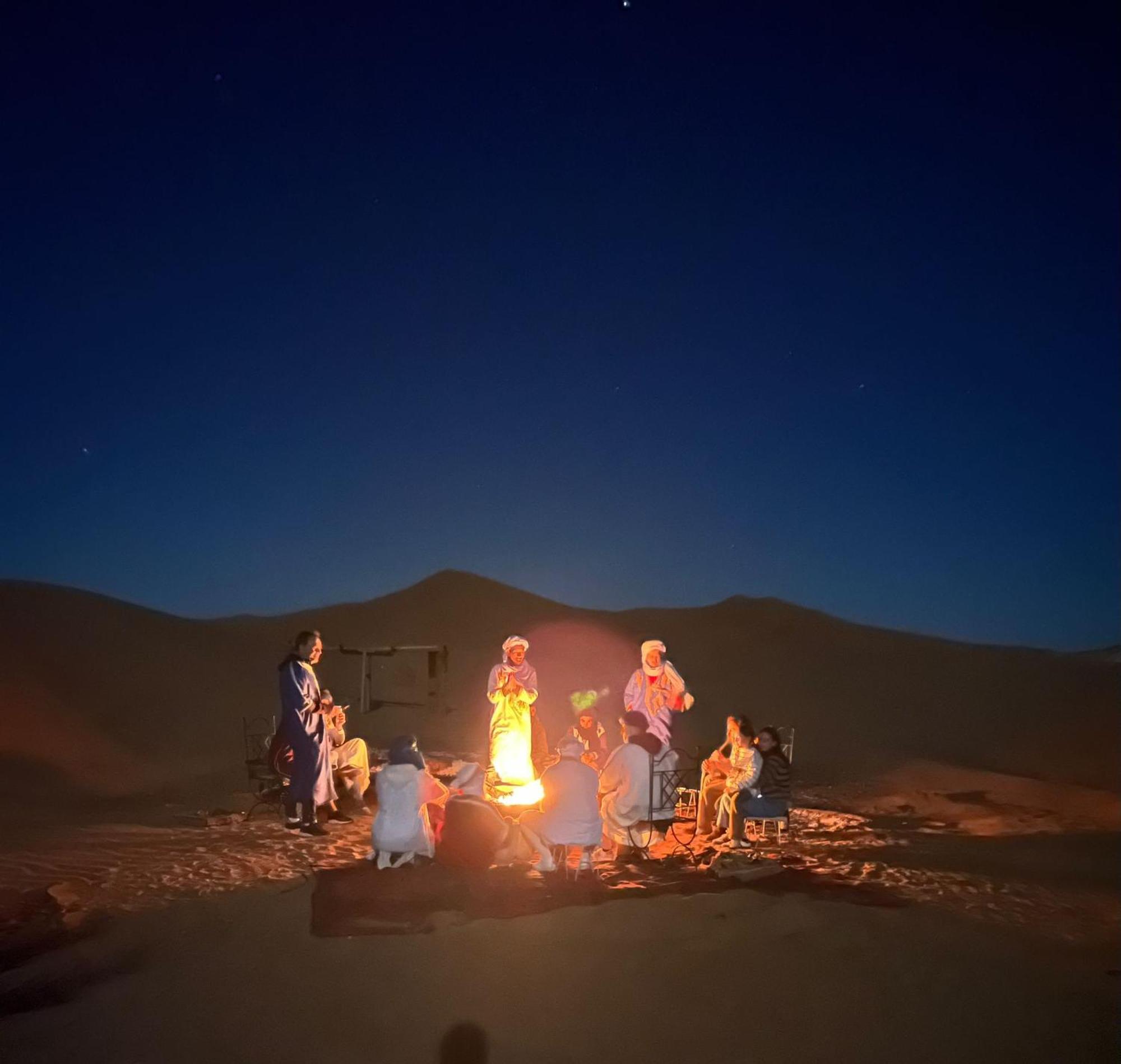 ホテル Sahara Tours Luxury Camp メルズーガ エクステリア 写真