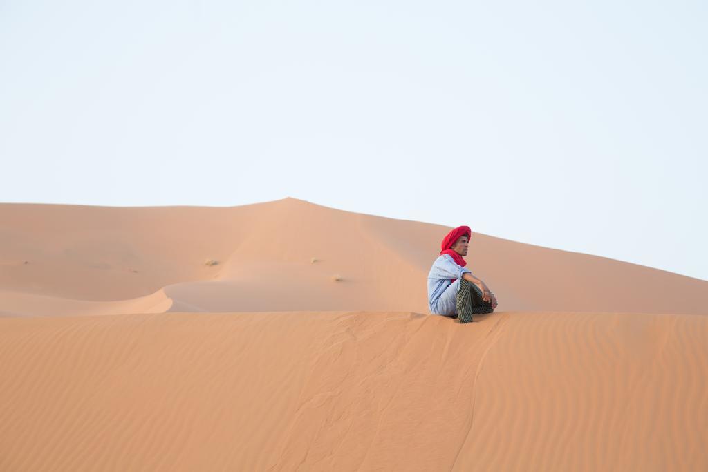 ホテル Sahara Tours Luxury Camp メルズーガ エクステリア 写真