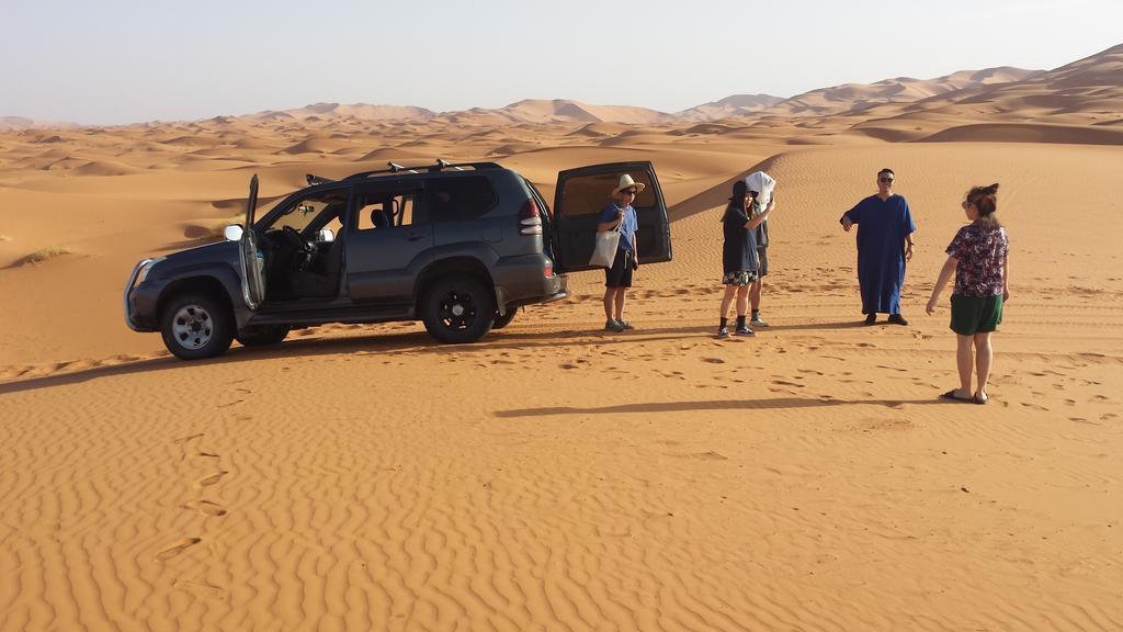 ホテル Sahara Tours Luxury Camp メルズーガ エクステリア 写真