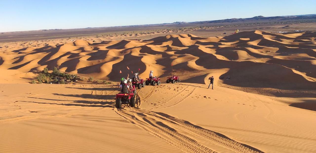 ホテル Sahara Tours Luxury Camp メルズーガ エクステリア 写真